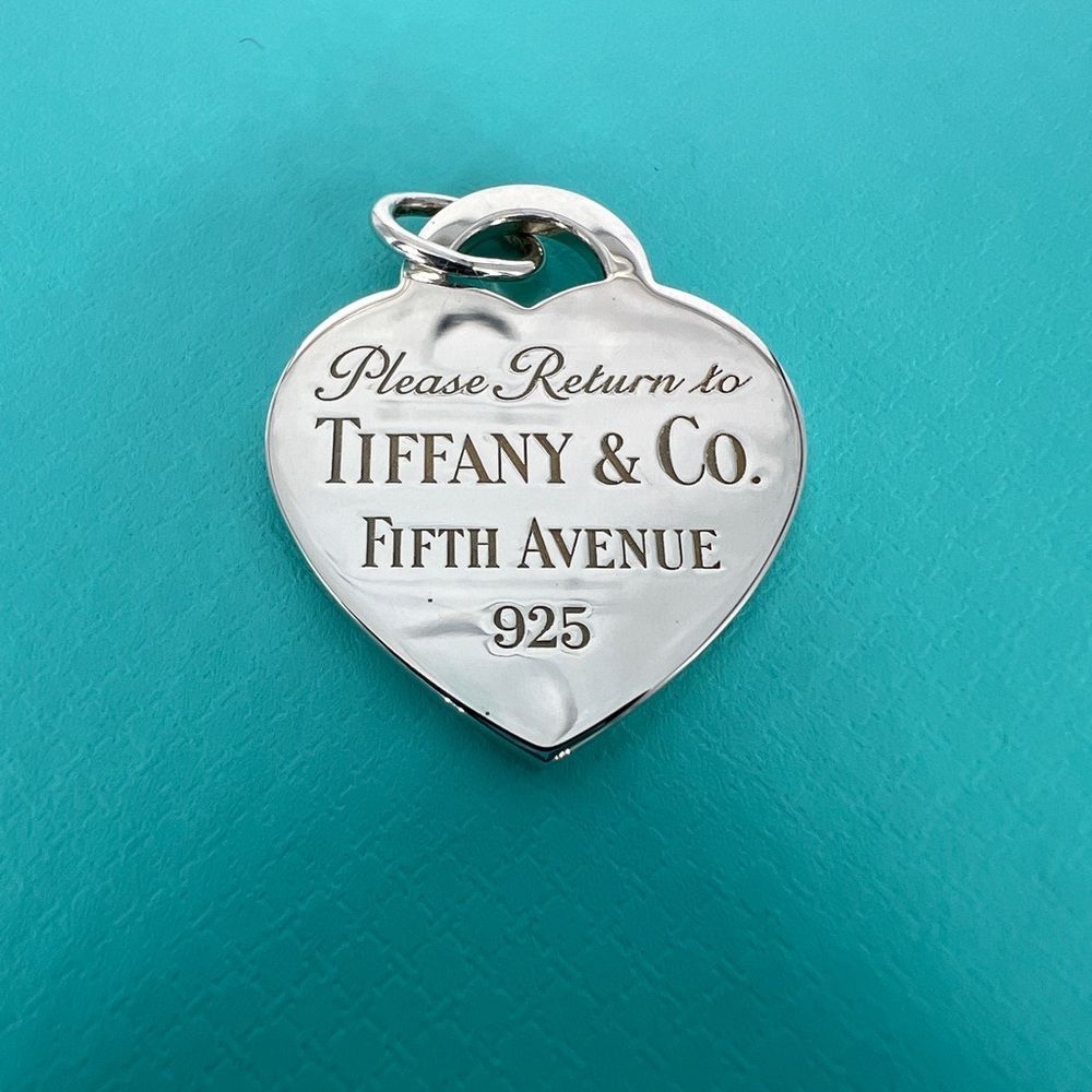 Fifth Avenue heart charm